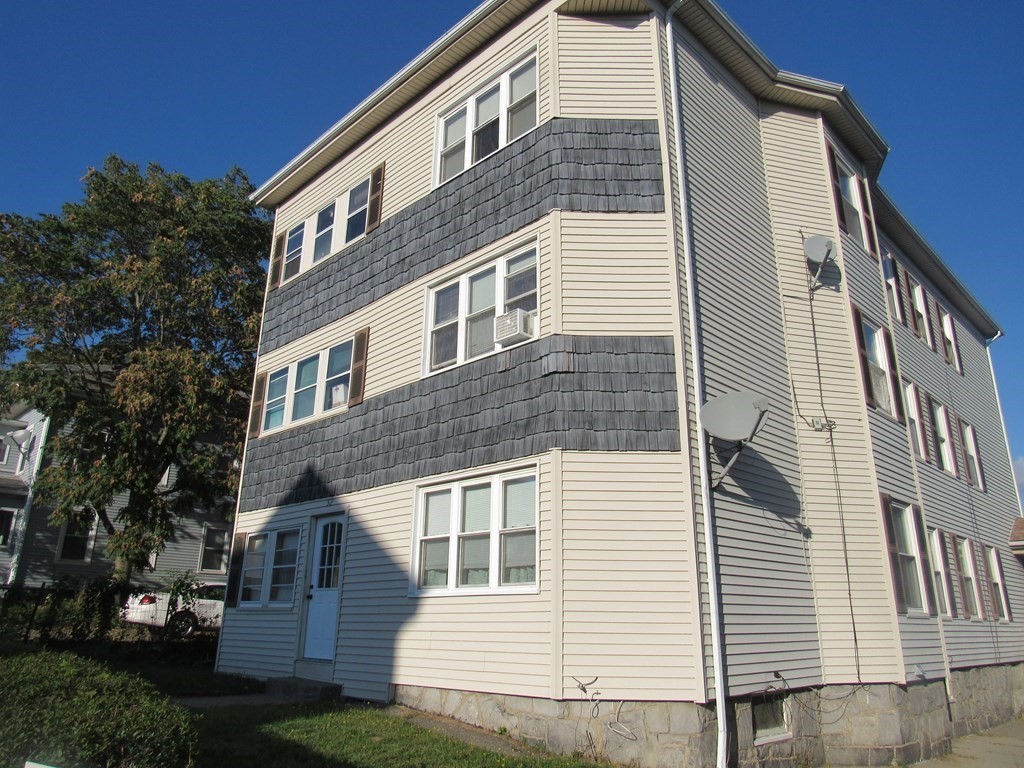 52 Plantation St, Worcester, Massachusetts, 3 Bedrooms Bedrooms, 7 Rooms Rooms,1 BathroomBathrooms,Residential Lease,For Rent,Plantation St,73546522