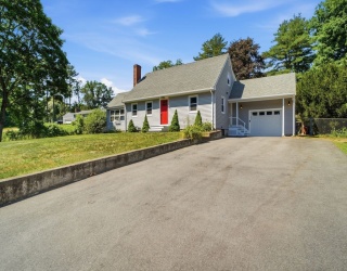31 Carlisle St, Chelmsford, Massachusetts, 3 Bedrooms Bedrooms, 7 Rooms Rooms,1.5 BathroomsBathrooms,Residential,For Sale,Carlisle St,73546528