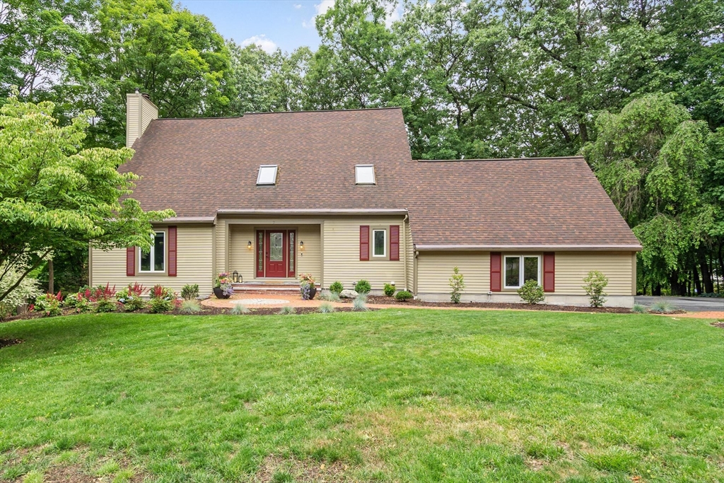 2 Autumn Hill, Leominster, Massachusetts, 3 Bedrooms Bedrooms, 9 Rooms Rooms,2.5 BathroomsBathrooms,Residential,For Sale,Autumn Hill,73546520