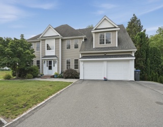 21 Manchester Pl, Natick, Massachusetts, 4 Bedrooms Bedrooms, 18 Rooms Rooms,3.5 BathroomsBathrooms,Residential,For Sale,Manchester Pl,73546467