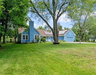 27 Oak Ave, Lunenburg, Massachusetts, 3 Bedrooms Bedrooms, 9 Rooms Rooms,3 BathroomsBathrooms,Residential,For Sale,Oak Ave,73543047