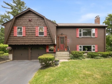 3 Granite St, Walpole, Massachusetts, 3 Bedrooms Bedrooms, 8 Rooms Rooms,2.5 BathroomsBathrooms,Residential,For Sale,Granite St,73546325