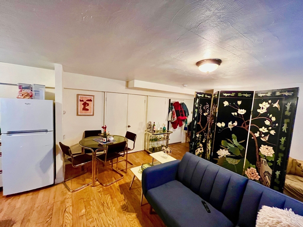 105 Chestnut St, Brookline, Massachusetts, 3 Rooms Rooms,1 BathroomBathrooms,Residential Lease,For Rent,Chestnut St,73514616