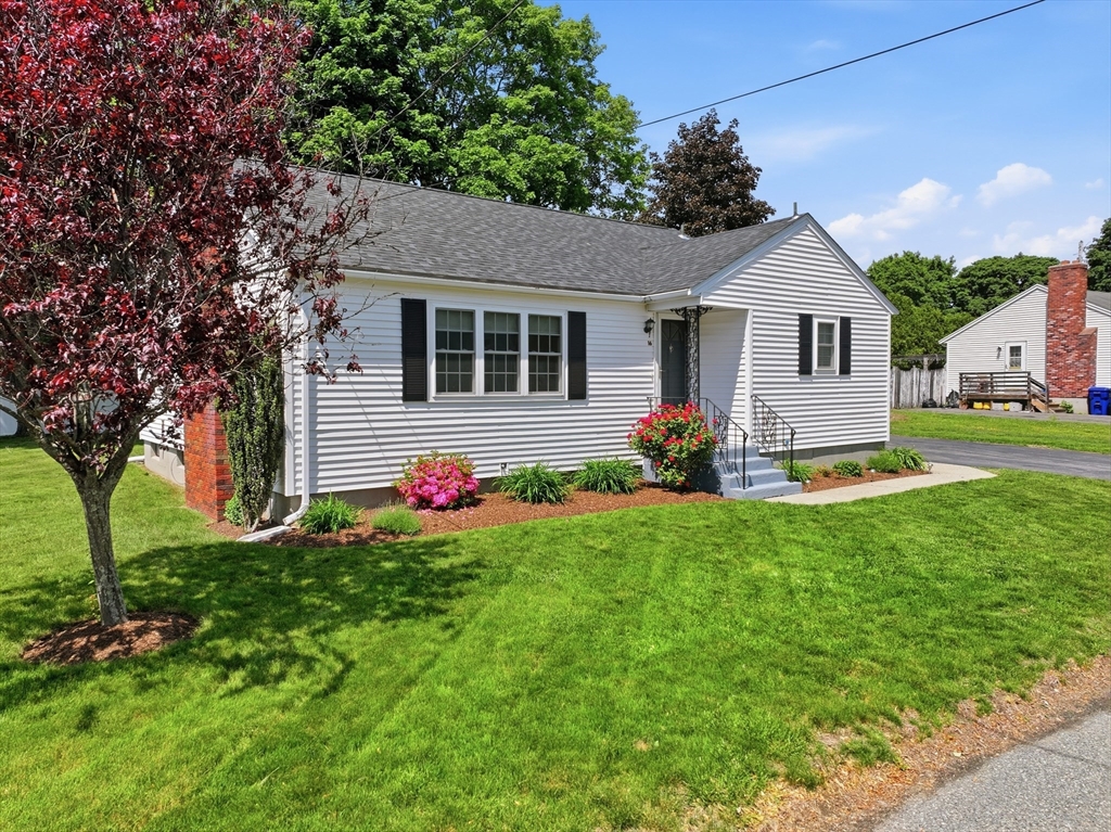 16 Hamilton Ave, Milford, Massachusetts, 3 Bedrooms Bedrooms, 5 Rooms Rooms,1 BathroomBathrooms,Residential,For Sale,Hamilton Ave,73528600
