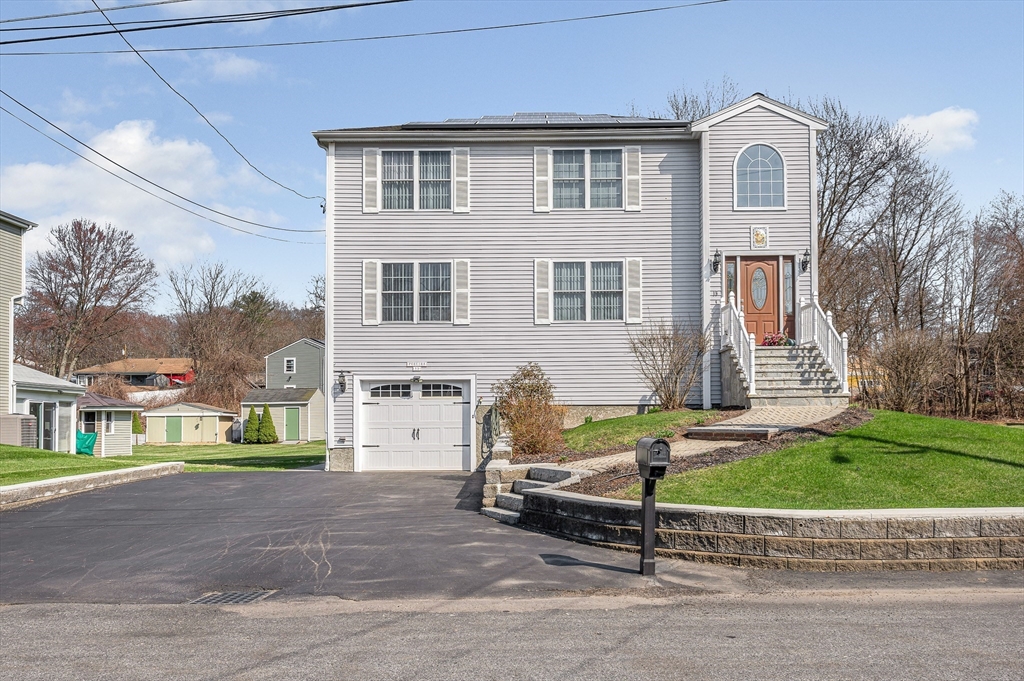 15 Meadow Drive, Lowell, Massachusetts, 3 Bedrooms Bedrooms, 8 Rooms Rooms,2.5 BathroomsBathrooms,Residential,For Sale,Meadow Drive,73502387