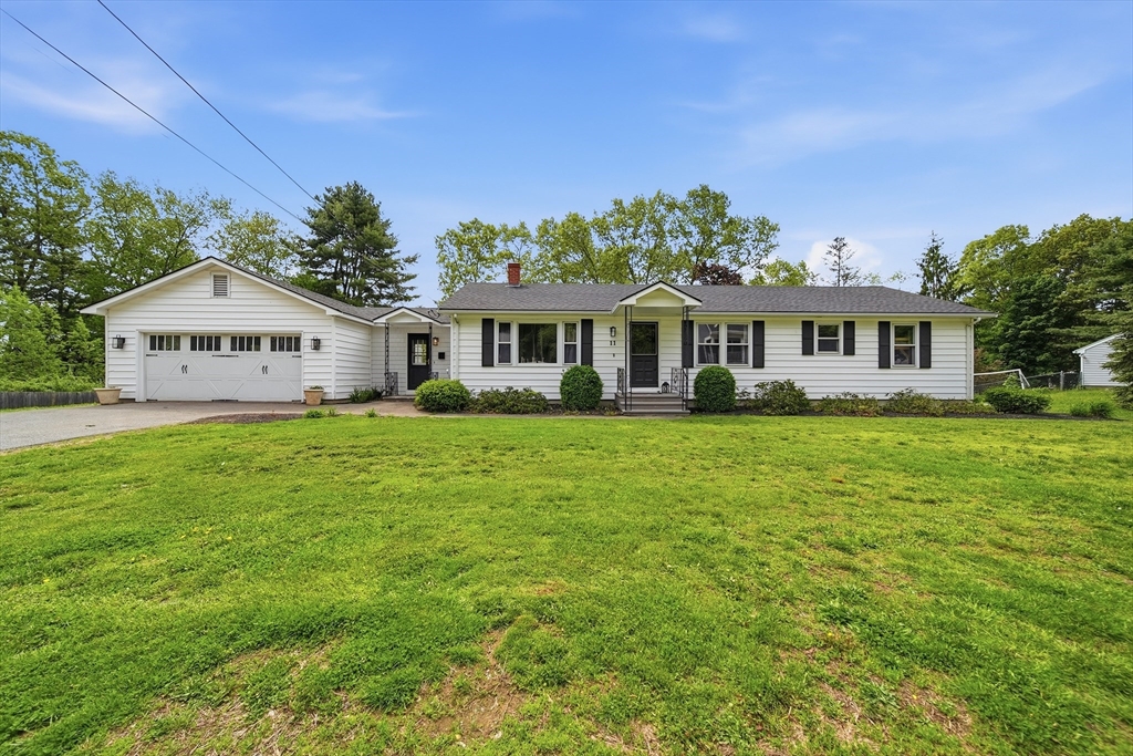 11 West Winkley Street, Amesbury, Massachusetts, 3 Bedrooms Bedrooms, 7 Rooms Rooms,2 BathroomsBathrooms,Residential,For Sale,West Winkley Street,73527299