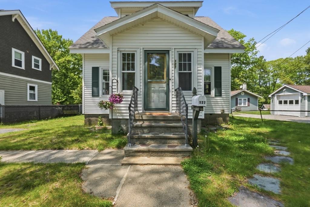 127 Glendale St, Worcester, Massachusetts, 2 Bedrooms Bedrooms, 6 Rooms Rooms,1 BathroomBathrooms,Residential,For Sale,Glendale St,73521110