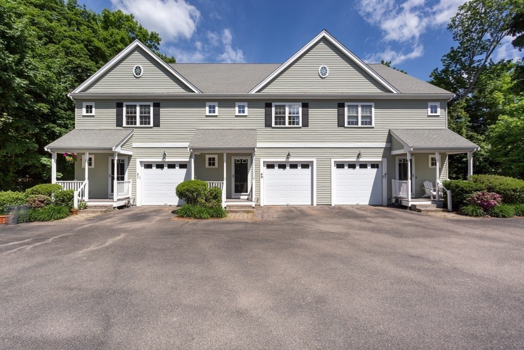 49 Beaver Street, Franklin, Massachusetts, 2 Bedrooms Bedrooms, 5 Rooms Rooms,2.5 BathroomsBathrooms,Residential,For Sale,Beaver Street,73528707