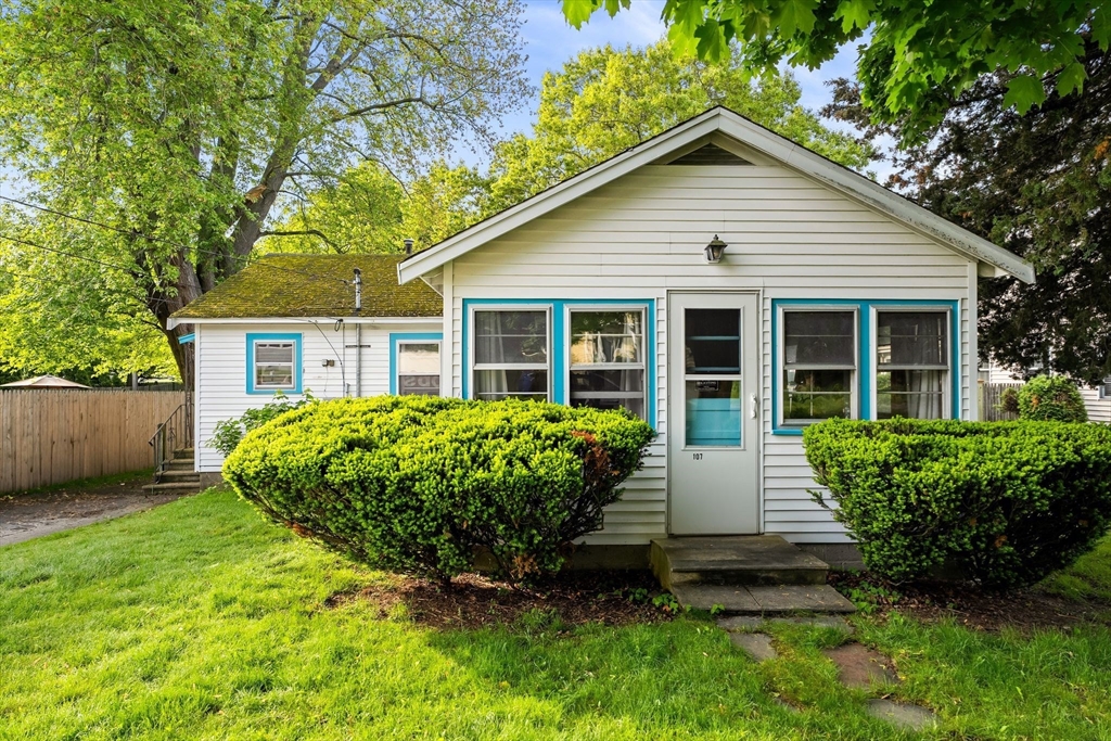107 Towne Way, Marshfield, Massachusetts, 3 Bedrooms Bedrooms, 7 Rooms Rooms,1 BathroomBathrooms,Residential,For Sale,Towne Way,73525216
