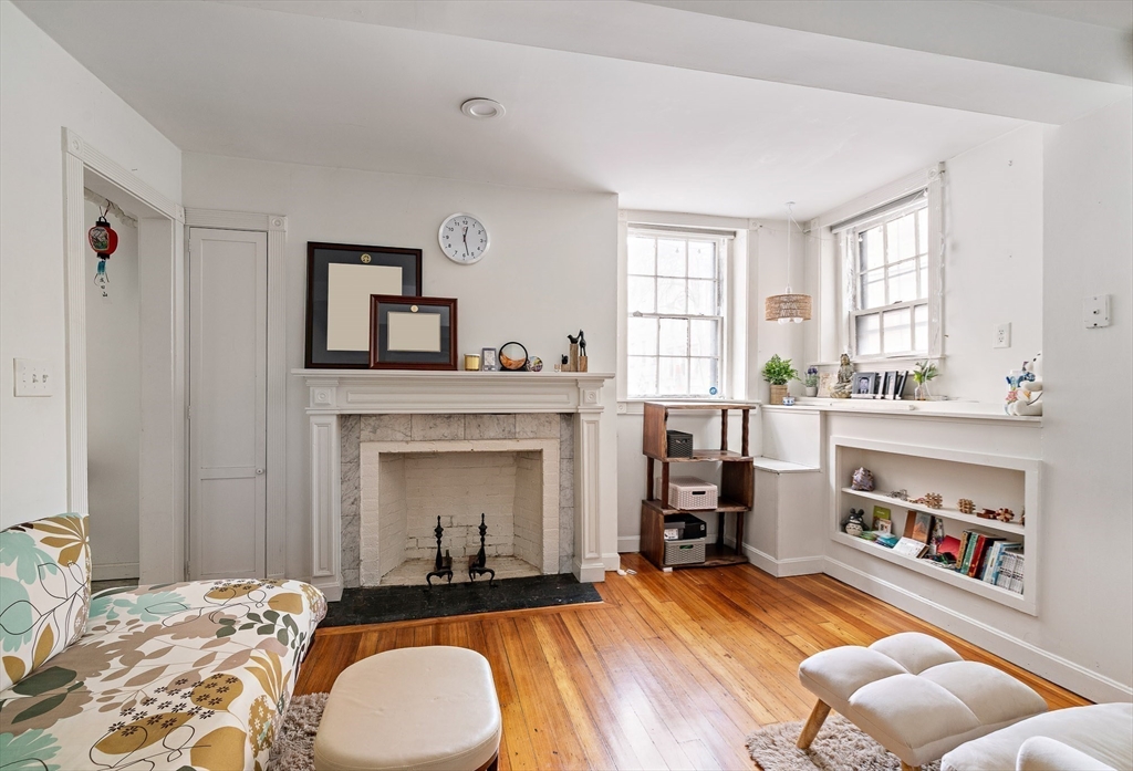 49 Grove Street, Boston, Massachusetts, 1 Bedroom Bedrooms, 2 Rooms Rooms,1 BathroomBathrooms,Residential,For Sale,Grove Street,73497695