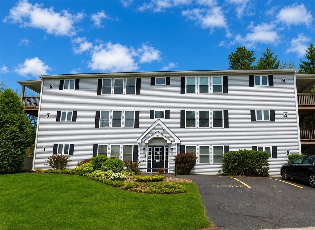 25 George Street, Dudley, Massachusetts, 2 Bedrooms Bedrooms, 4 Rooms Rooms,1 BathroomBathrooms,Residential,For Sale,George Street,73518419