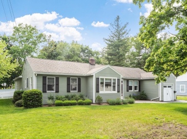 26 Woodlawn Avenue, Chelmsford, Massachusetts, 4 Bedrooms Bedrooms, 9 Rooms Rooms,2 BathroomsBathrooms,Residential,For Sale,Woodlawn Avenue,73525344