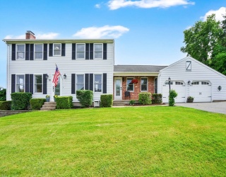 35 Anvil Street, Agawam, Massachusetts, 4 Bedrooms Bedrooms, 9 Rooms Rooms,2.5 BathroomsBathrooms,Residential,For Sale,Anvil Street,73528644