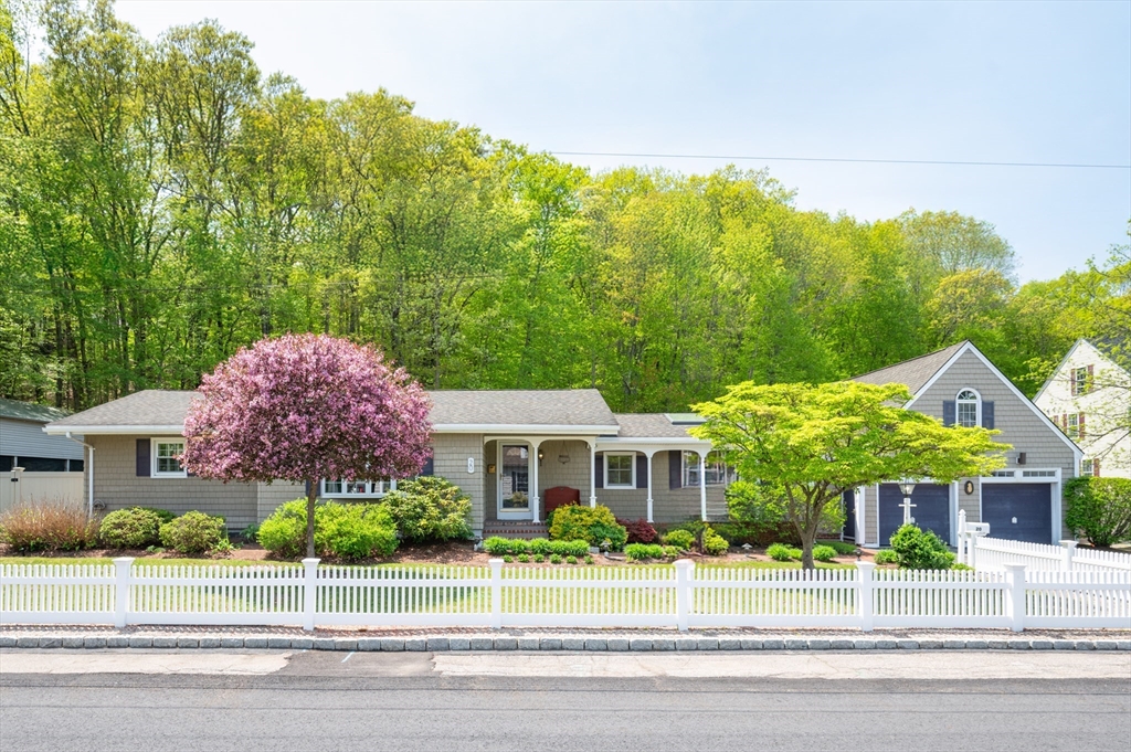 20 Winter St, Merrimac, Massachusetts, 2 Bedrooms Bedrooms, 8 Rooms Rooms,1.5 BathroomsBathrooms,Residential,For Sale,Winter St,73521606