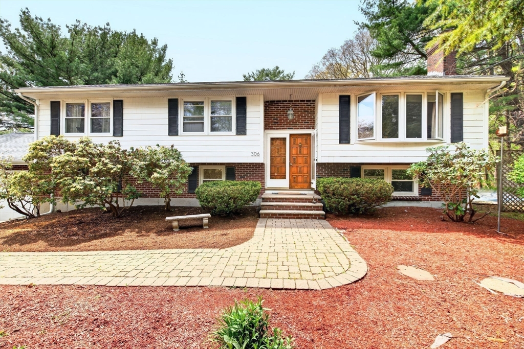 306 Franklin St, Mansfield, Massachusetts, 5 Bedrooms Bedrooms, 10 Rooms Rooms,2 BathroomsBathrooms,Residential,For Sale,Franklin St,73517743