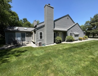 600 Ridgefield Cir, Clinton, Massachusetts, 2 Bedrooms Bedrooms, 5 Rooms Rooms,2 BathroomsBathrooms,Residential,For Sale,Ridgefield Cir,73530037
