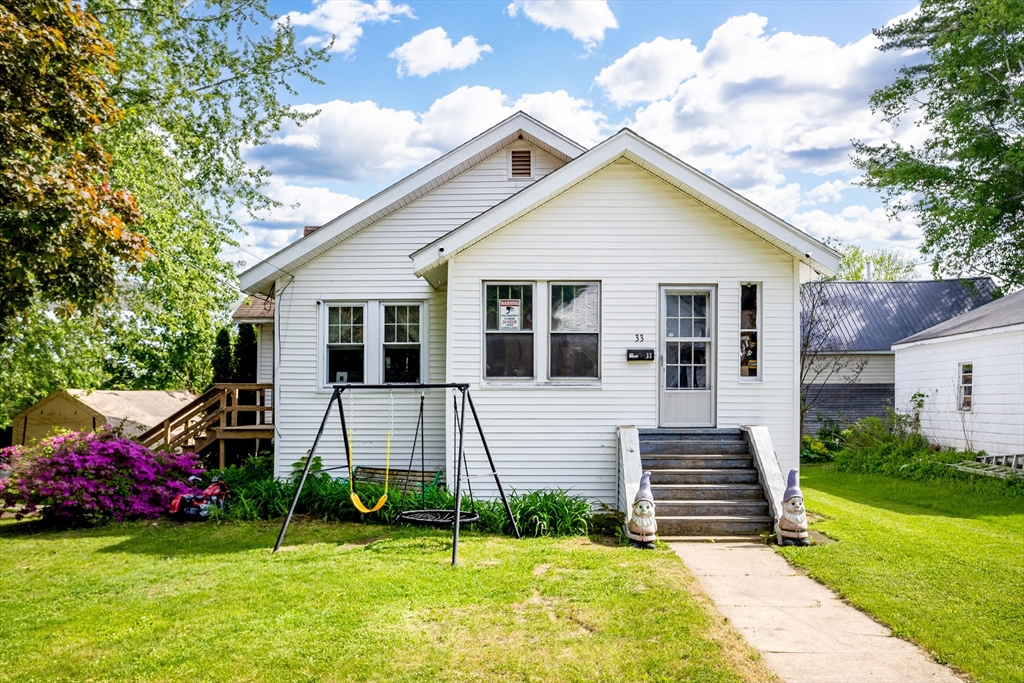 33 East St, Winchendon, Massachusetts, 3 Bedrooms Bedrooms, 6 Rooms Rooms,1 BathroomBathrooms,Residential,For Sale,East St,73525386