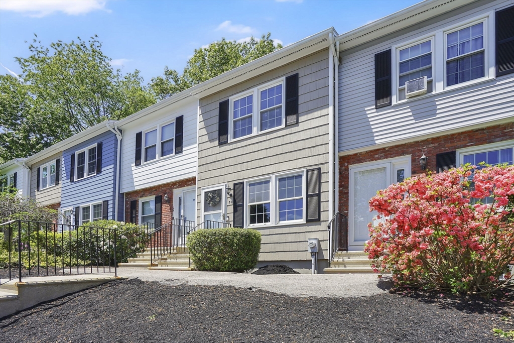 30 Mountainshire Dr, Worcester, Massachusetts, 2 Bedrooms Bedrooms, 4 Rooms Rooms,1.5 BathroomsBathrooms,Residential,For Sale,Mountainshire Dr,73524973