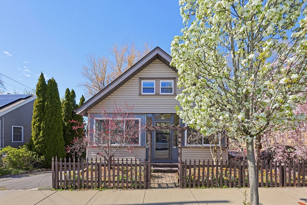 73 Taylor St, Malden, Massachusetts, 3 Bedrooms Bedrooms, 6 Rooms Rooms,1.5 BathroomsBathrooms,Residential,For Sale,Taylor St,73523846