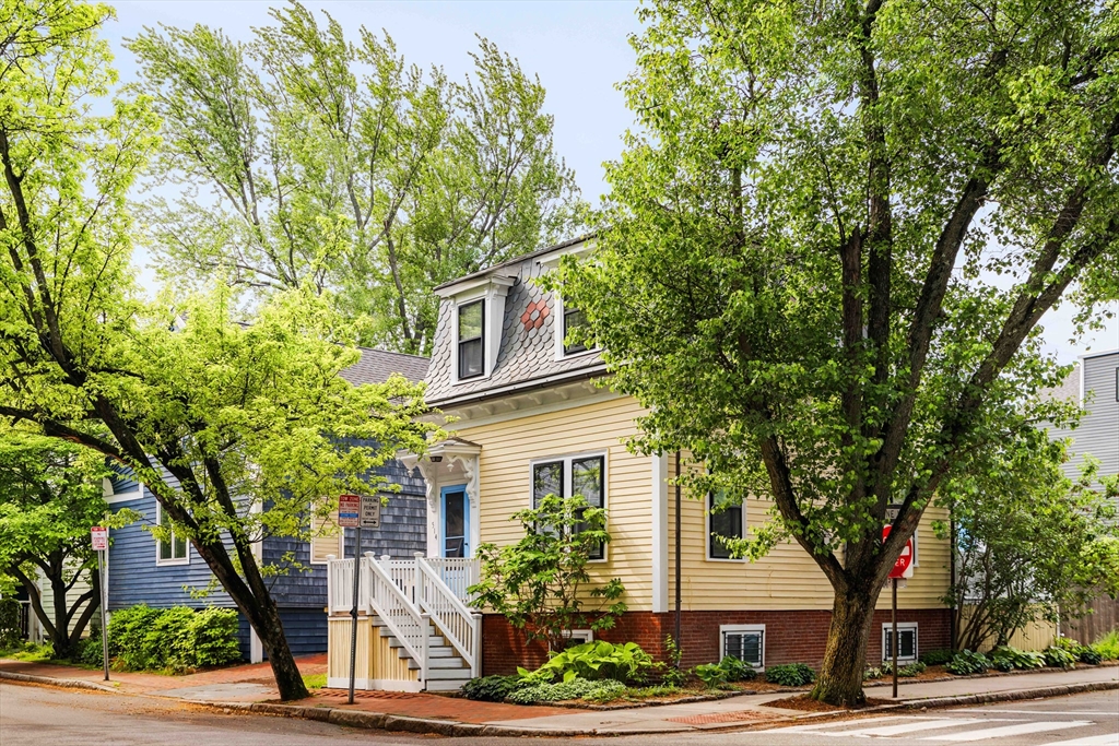 514 Franklin Street, Cambridge, Massachusetts, 3 Bedrooms Bedrooms, 8 Rooms Rooms,2 BathroomsBathrooms,Residential,For Sale,Franklin Street,73527803