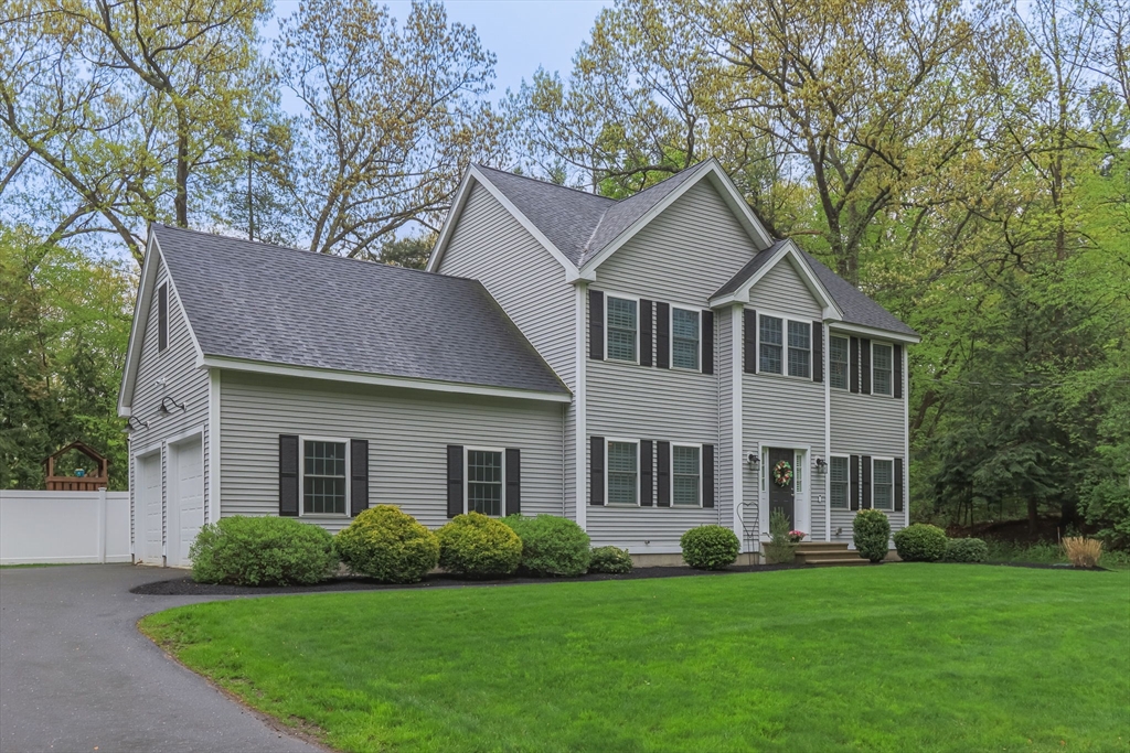 104 School House Rd, Groton, Massachusetts, 3 Bedrooms Bedrooms, 8 Rooms Rooms,2.5 BathroomsBathrooms,Residential,For Sale,School House Rd,73519629