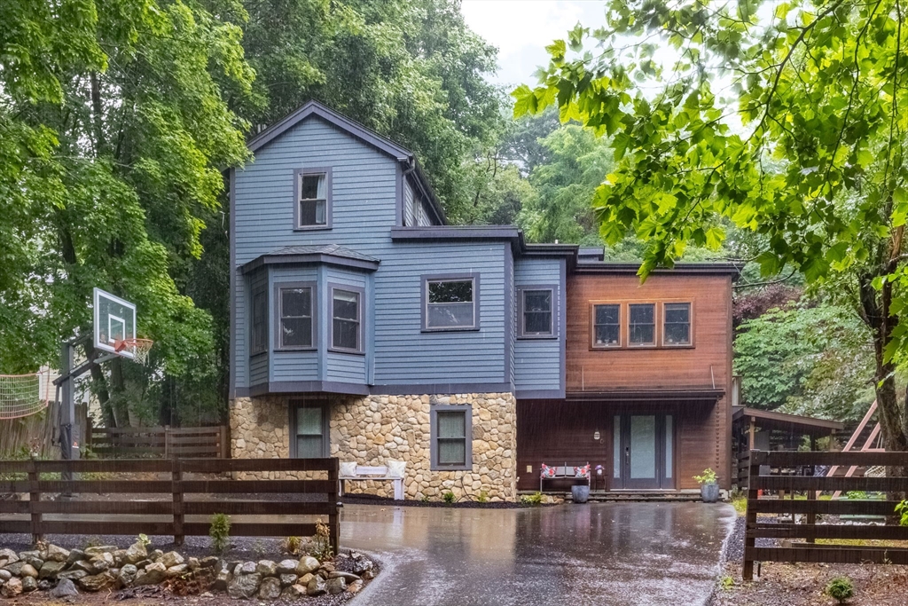 76 Thesda St, Arlington, Massachusetts, 4 Bedrooms Bedrooms, 12 Rooms Rooms,3 BathroomsBathrooms,Residential,For Sale,Thesda St,73546557