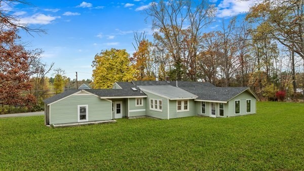 322 River Rd, Andover, Massachusetts, 3 Bedrooms Bedrooms, 8 Rooms Rooms,1.5 BathroomsBathrooms,Residential,For Sale,River Rd,73546561