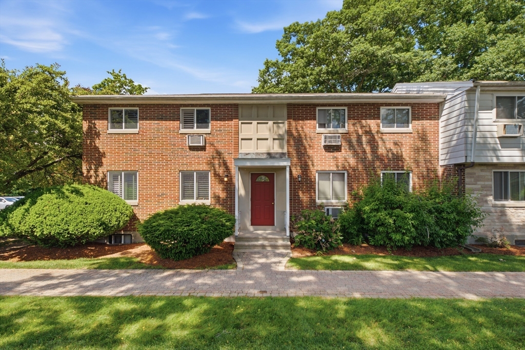 18 Wilson Dr, Framingham, Massachusetts, 2 Bedrooms Bedrooms, 5 Rooms Rooms,1.5 BathroomsBathrooms,Residential,For Sale,Wilson Dr,73546568