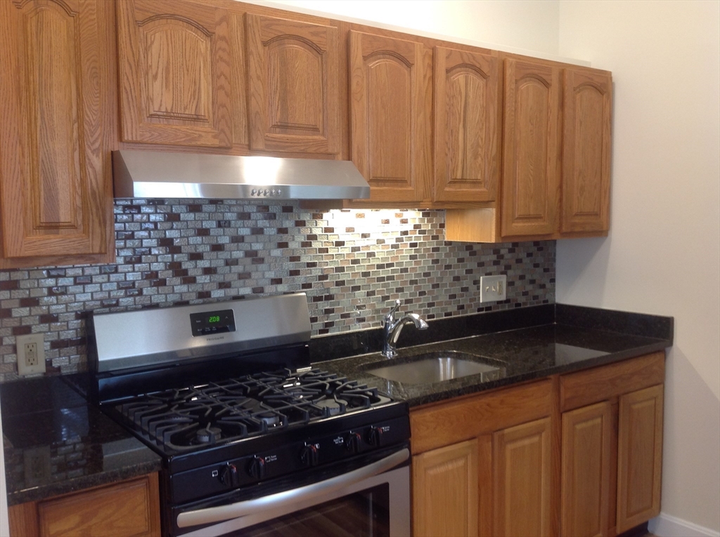 53 Arlington Street, Haverhill, Massachusetts, 1 Bedroom Bedrooms, 4 Rooms Rooms,1 BathroomBathrooms,Residential Lease,For Rent,Arlington Street,73546607