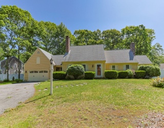 2 Fairway Cir, Sandwich, Massachusetts, 3 Bedrooms Bedrooms, 6 Rooms Rooms,2.5 BathroomsBathrooms,Residential,For Sale,Fairway Cir,73538064