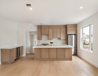 60 Franklin St, Somerville, Massachusetts, 4 Bedrooms Bedrooms, 6 Rooms Rooms,2.5 BathroomsBathrooms,Residential,For Sale,Franklin St,73546704