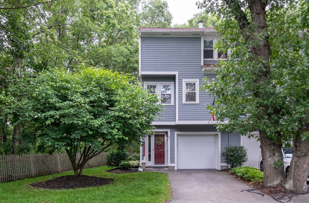 4 Arnold Dr, Salem, Massachusetts, 2 Bedrooms Bedrooms, 5 Rooms Rooms,1.5 BathroomsBathrooms,Residential,For Sale,Arnold Dr,73546590