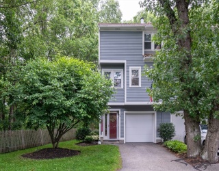 4 Arnold Dr, Salem, Massachusetts, 2 Bedrooms Bedrooms, 5 Rooms Rooms,1.5 BathroomsBathrooms,Residential,For Sale,Arnold Dr,73546590