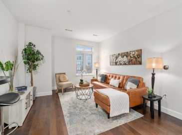 1501 Commonwealth Ave, Boston, Massachusetts, 1 Bedroom Bedrooms, 3 Rooms Rooms,1 BathroomBathrooms,Residential Lease,For Rent,Commonwealth Ave,73546727