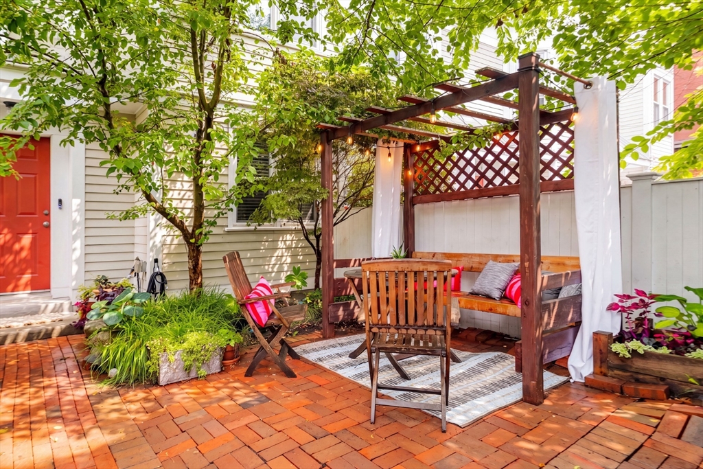 217 Hamilton Street, Cambridge, Massachusetts, 3 Bedrooms Bedrooms, 7 Rooms Rooms,2 BathroomsBathrooms,Residential,For Sale,Hamilton Street,73546659