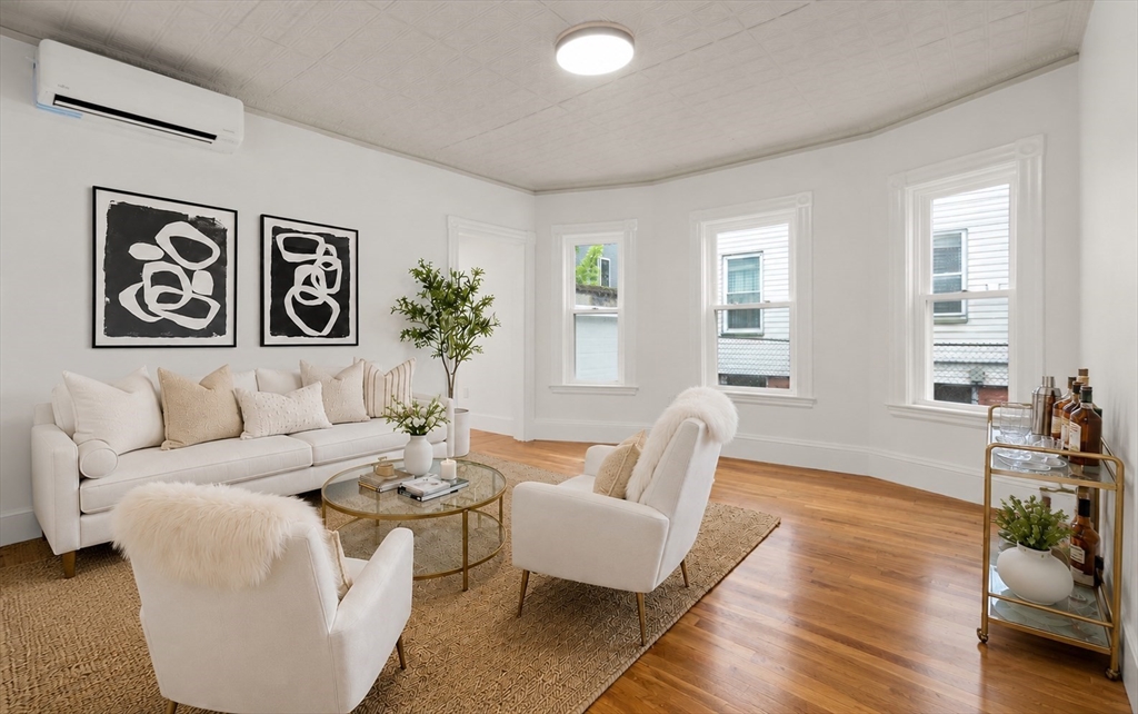 22 Charnwood Rd, Somerville, Massachusetts, 2 Bedrooms Bedrooms, 5 Rooms Rooms,1 BathroomBathrooms,Residential,For Sale,Charnwood Rd,73546596