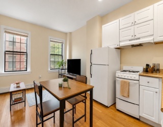 28 Phillips St, Boston, Massachusetts, 2 Bedrooms Bedrooms, 3 Rooms Rooms,1 BathroomBathrooms,Residential Lease,For Rent,Phillips St,73546809