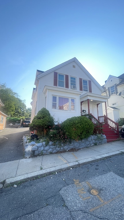 14 Union Ct, Lynn, Massachusetts, 3 Bedrooms Bedrooms, 7 Rooms Rooms,2.5 BathroomsBathrooms,Residential Income,For Sale,Union Ct,73546818