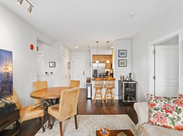 1501 Commonwealth Ave, Boston, Massachusetts, 2 Bedrooms Bedrooms, 2 Rooms Rooms,2 BathroomsBathrooms,Residential Lease,For Rent,Commonwealth Ave,73546838