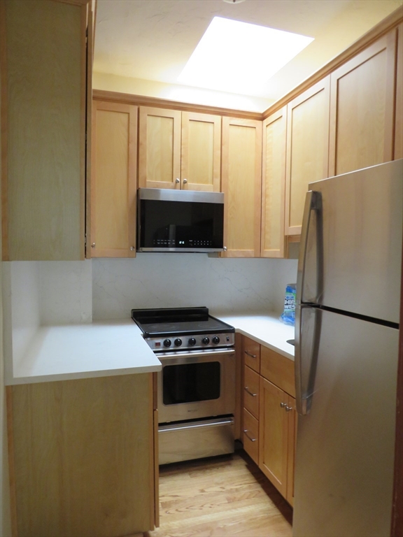 648 Washington Street, Norwood, Massachusetts, 1 Bedroom Bedrooms, 4 Rooms Rooms,1 BathroomBathrooms,Residential Lease,For Rent,Washington Street,73546772