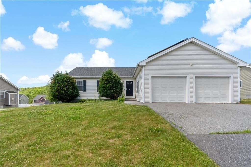 139 Danielle Dr, Woonsocket, Rhode Island, 2 Bedrooms Bedrooms, 5 Rooms Rooms,2 BathroomsBathrooms,Residential,For Sale,Danielle Dr,73546785