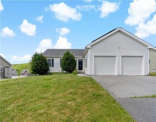 139 Danielle Dr, Woonsocket, Rhode Island, 2 Bedrooms Bedrooms, 5 Rooms Rooms,2 BathroomsBathrooms,Residential,For Sale,Danielle Dr,73546785