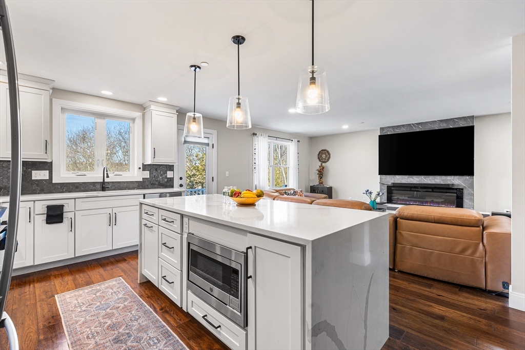 11 James Coffin Way, Middleton, Massachusetts, 3 Bedrooms Bedrooms, 7 Rooms Rooms,3 BathroomsBathrooms,Residential,For Sale,James Coffin Way,73476300