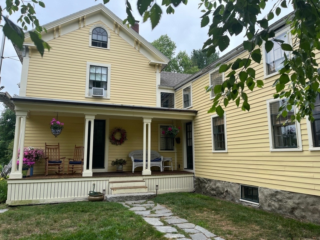 249 Forest St, Reading, Massachusetts, 2 Bedrooms Bedrooms, 4 Rooms Rooms,1 BathroomBathrooms,Residential Lease,For Rent,Forest St,73546852