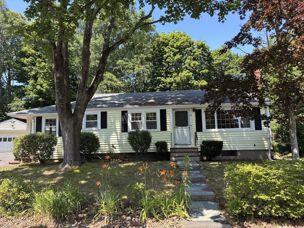 54 Barbara Ln, Weymouth, Massachusetts, 3 Bedrooms Bedrooms, 7 Rooms Rooms,1 BathroomBathrooms,Residential,For Sale,Barbara Ln,73546850