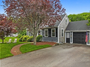 221 Central St, Hingham, Massachusetts, 3 Bedrooms Bedrooms, 7 Rooms Rooms,2 BathroomsBathrooms,Residential,For Sale,Central St,73528769
