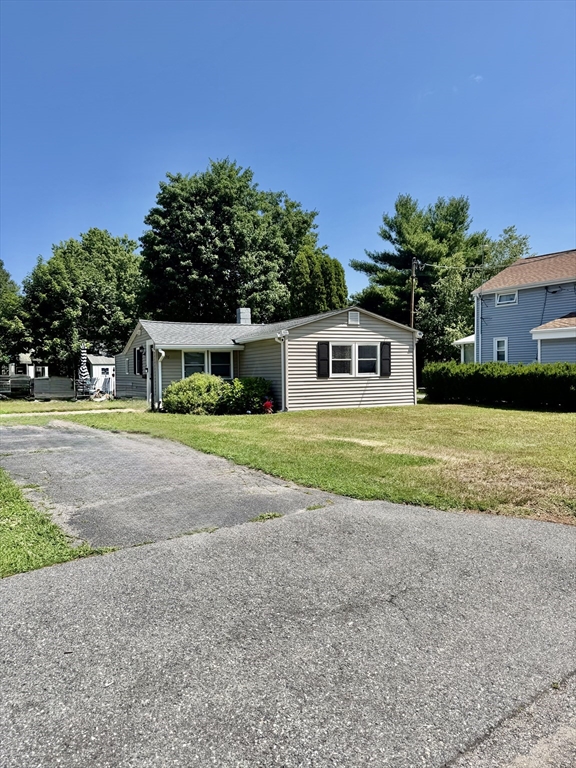 76 Dickens Street, Attleboro, Massachusetts, 2 Bedrooms Bedrooms, 4 Rooms Rooms,1 BathroomBathrooms,Residential,For Sale,Dickens Street,73546636