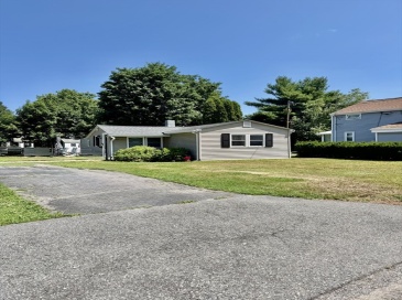 76 Dickens Street, Attleboro, Massachusetts, 2 Bedrooms Bedrooms, 4 Rooms Rooms,1 BathroomBathrooms,Residential,For Sale,Dickens Street,73546636 76 Dickens Street, Attleboro, Massachusetts, 2 Bedrooms Bedrooms, 4 Rooms Rooms,1 BathroomBathrooms,Residential,For Sale,Dickens Street,73546636