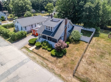 54 Sycamore Street, Brockton, Massachusetts, 3 Bedrooms Bedrooms, 6 Rooms Rooms,1.5 BathroomsBathrooms,Residential,For Sale,Sycamore Street,73546875