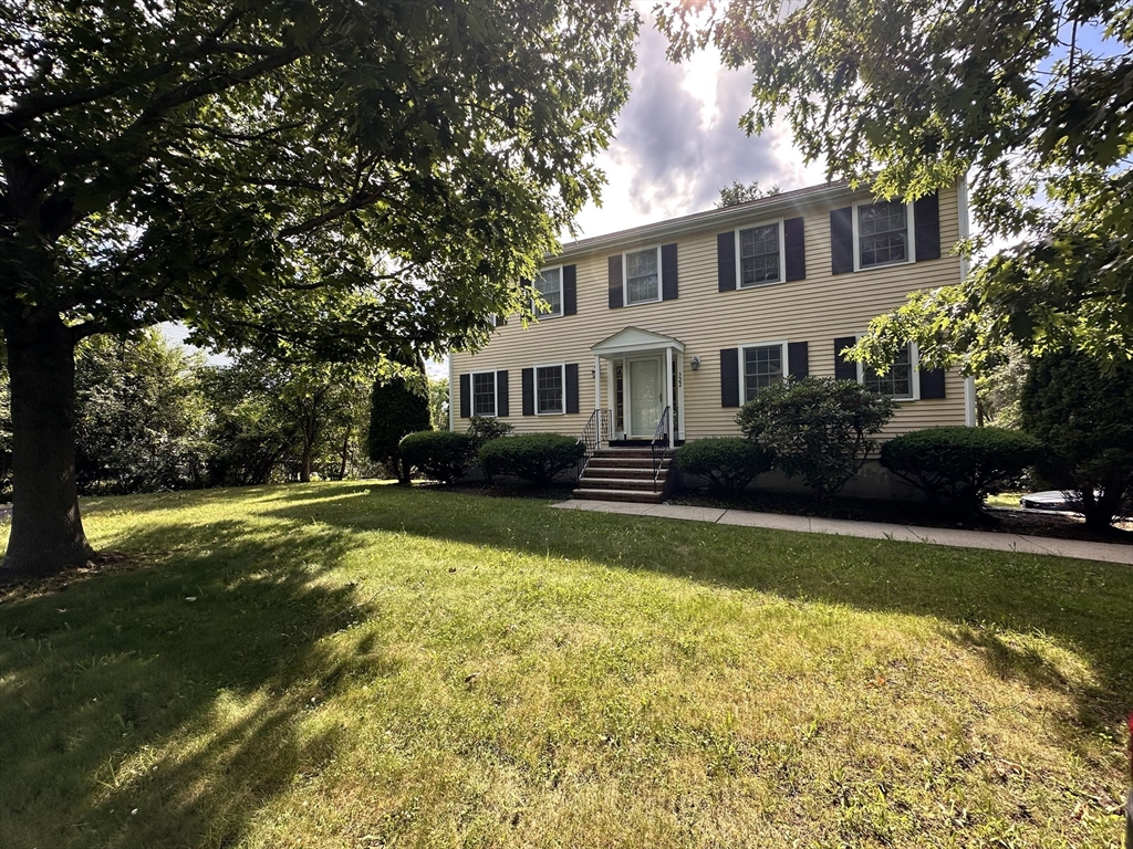 322 Lowell Street, Lexington, Massachusetts, 4 Bedrooms Bedrooms, 9 Rooms Rooms,3.5 BathroomsBathrooms,Residential Lease,For Rent,Lowell Street,73546879